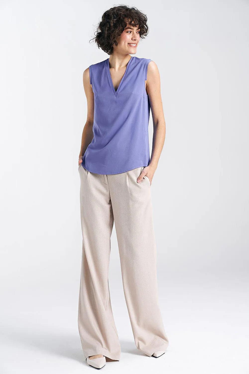 Chic Sleeveless Viscose Blouse with Pleated Details