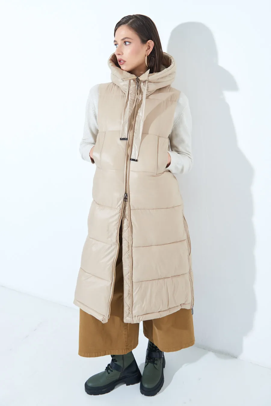 Long sleeveless down jacket with hood wholesale