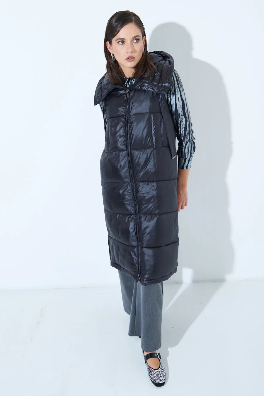 Long sleeveless down jacket with hood wholesale