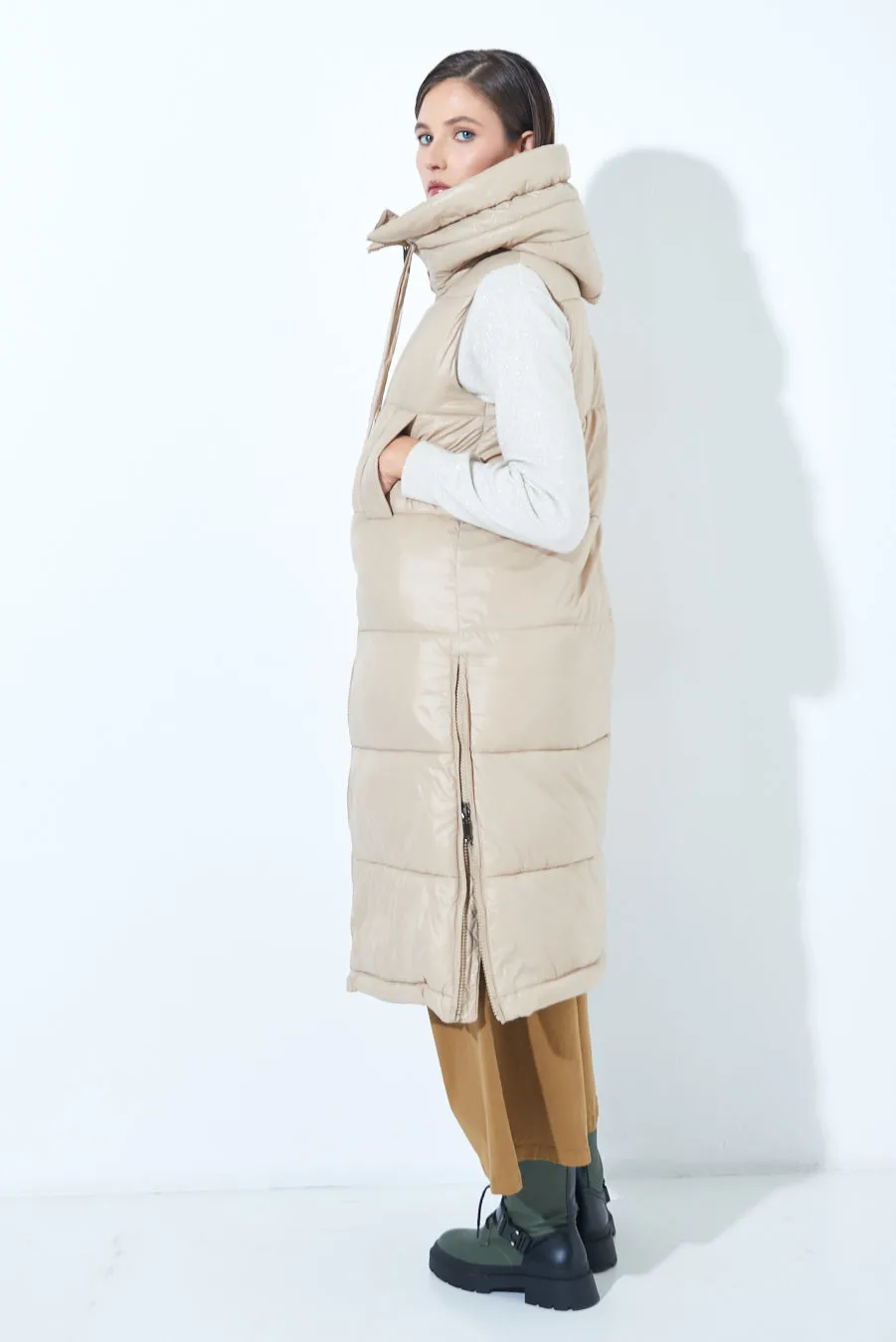 Long sleeveless down jacket with hood wholesale