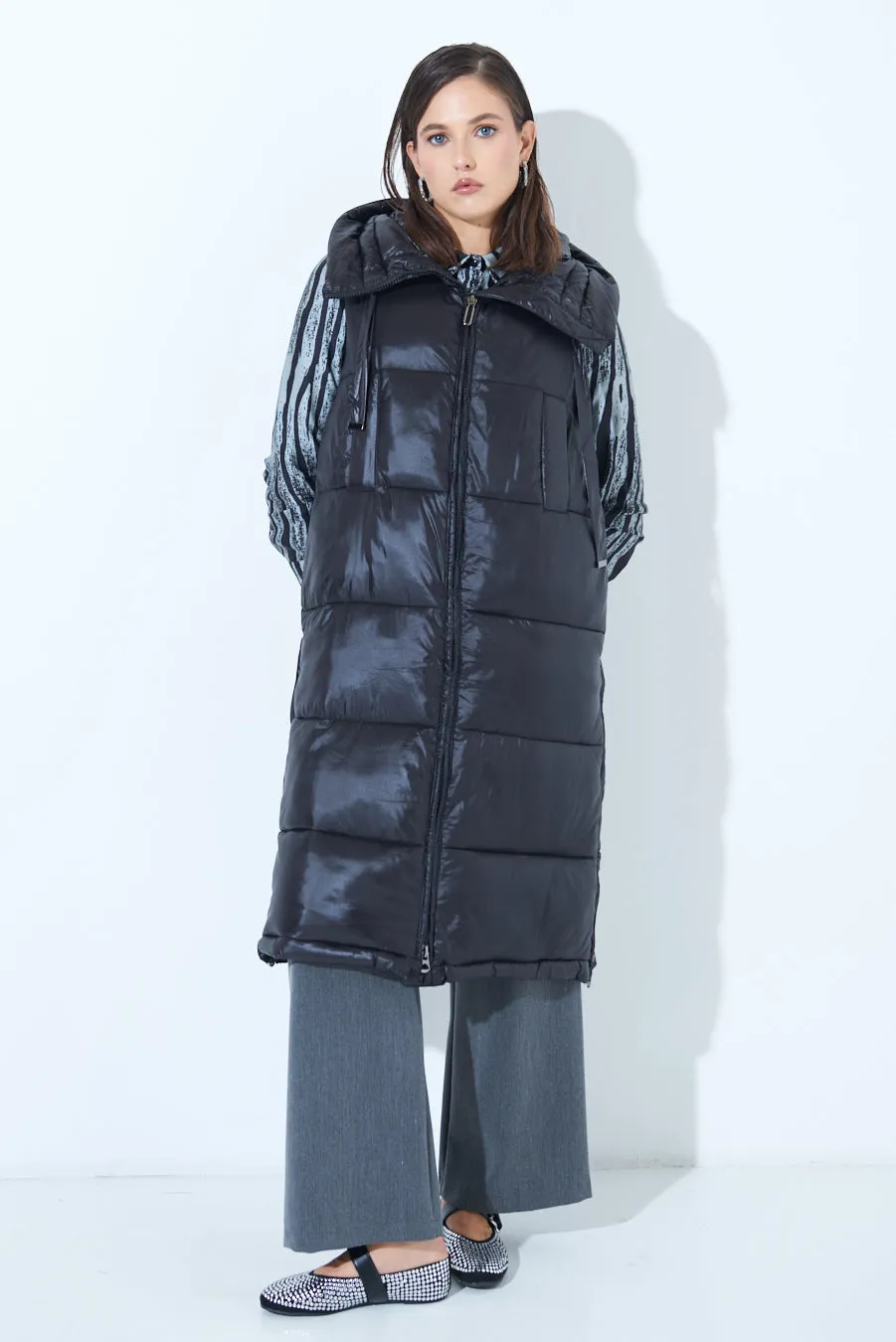 Long sleeveless down jacket with hood wholesale