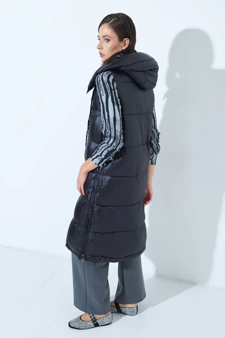 Long sleeveless down jacket with hood wholesale